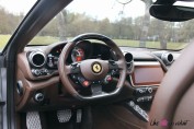 Ferrari GTC4 Lusso intérieur volant détail