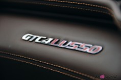 Ferrari GTC4 Lusso logo détail cuir intérieur