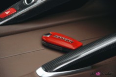 Ferrari GTC4 Lusso intérieur carbone clé cuir