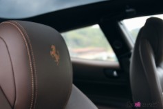 Ferrari GTC4 Lusso détail appuie-tête intérieur