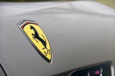 Ferrari GTC4 Lusso logo capot détail